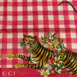 グッチ(Gucci)の●GUCCIグッチ虎豹ライオンサファリ柄ピンクギンガムチェックスカーフバンダナ(バンダナ/スカーフ)