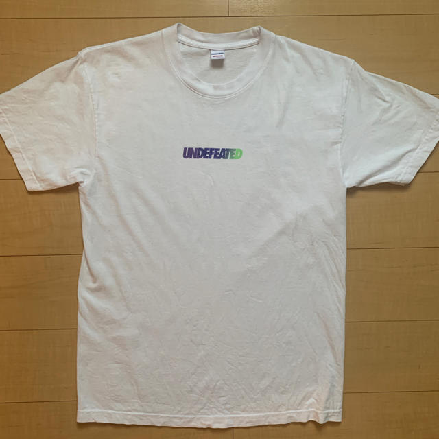 UNDEFEATED(アンディフィーテッド)のundefeated Tシャツ　white / Ｍ メンズのトップス(Tシャツ/カットソー(半袖/袖なし))の商品写真