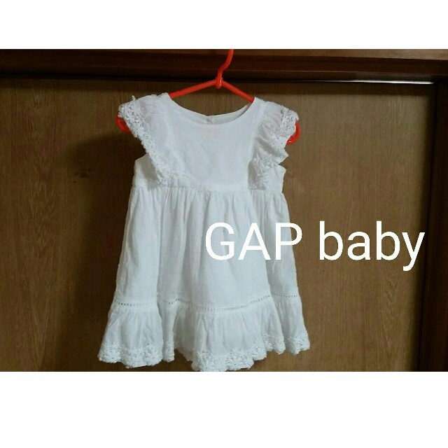 babyGAP(ベビーギャップ)のGAP BABY 白ワンピース キッズ/ベビー/マタニティのベビー服(~85cm)(ワンピース)の商品写真