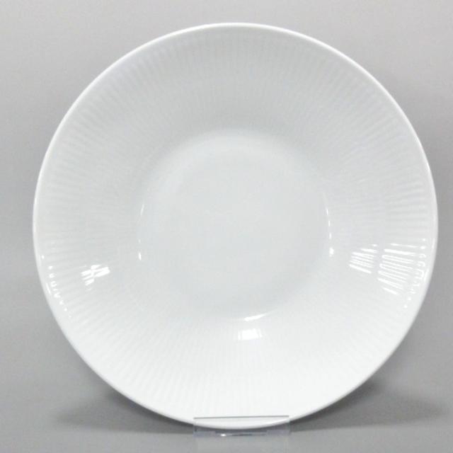 ROYAL COPENHAGEN(ロイヤルコペンハーゲン)のロイヤルコペンハーゲン 食器新品同様  白 インテリア/住まい/日用品のキッチン/食器(その他)の商品写真