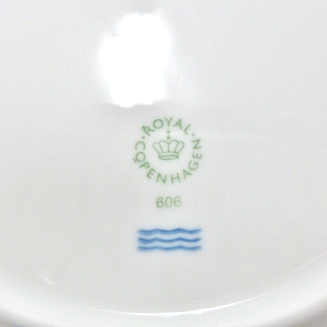 ROYAL COPENHAGEN(ロイヤルコペンハーゲン)のロイヤルコペンハーゲン 食器新品同様  白 インテリア/住まい/日用品のキッチン/食器(その他)の商品写真