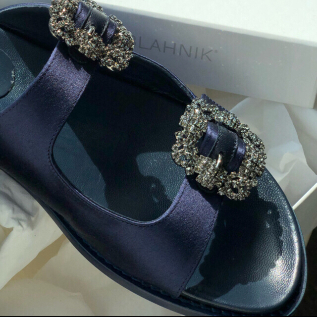 最新品低価】 MANOLO BLAHNIK - 美品 マノロブラニク ハンギシ