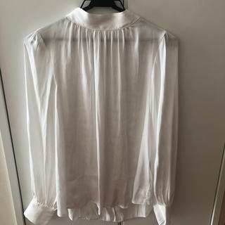 エイチアンドエム(H&M)の新品未使用バンドカラー　とろみシャツ(シャツ/ブラウス(長袖/七分))