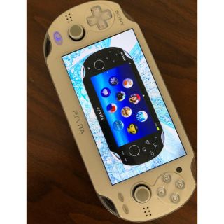 プレイステーション(PlayStation)のPlayStation vitaPCH-1000 プレイステーションvita(携帯用ゲーム機本体)