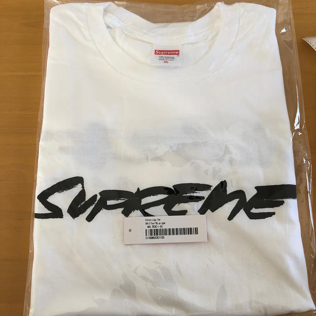 Supreme(シュプリーム)のsupreme futura logo tee シュプリーム　XL メンズのトップス(Tシャツ/カットソー(半袖/袖なし))の商品写真