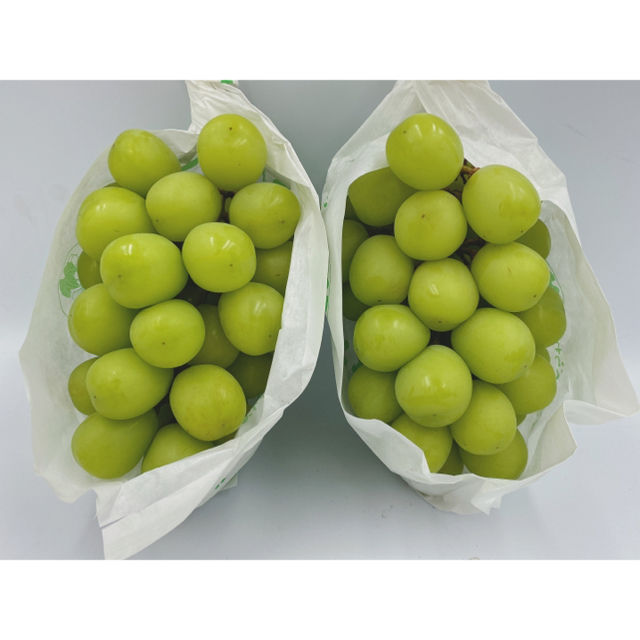 緊急値下げ❗️山梨県産　出品　シャインマスカット🍇2房　　1房約550g前後 食品/飲料/酒の食品(フルーツ)の商品写真