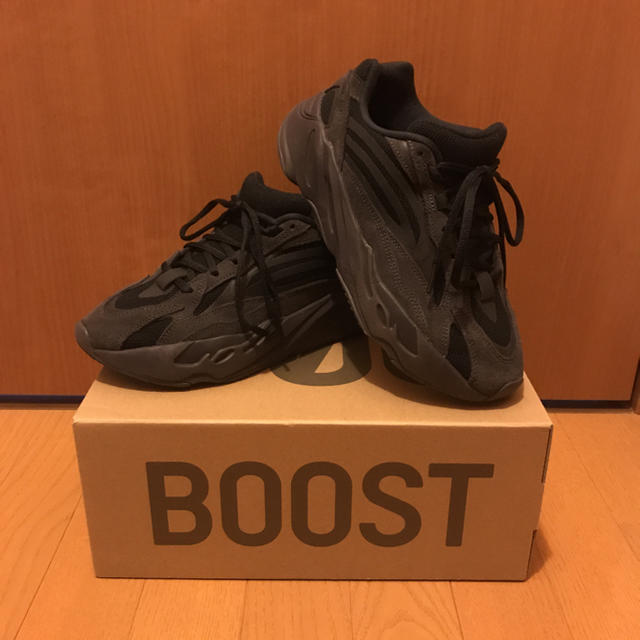 YEEZY BOOST 700 V2 VANTA