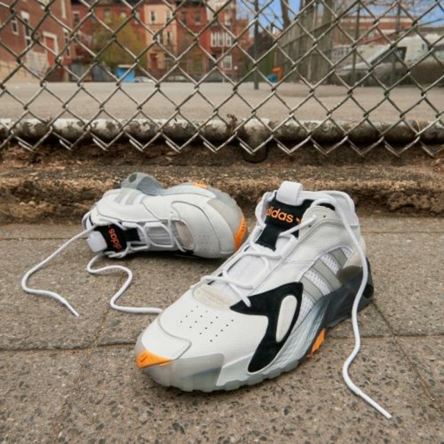 adidas(アディダス)の最値定価14300円!新品!アディダス ストリートボール スニーカー 27.5 メンズの靴/シューズ(スニーカー)の商品写真