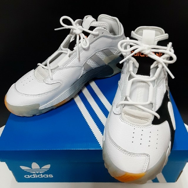 adidas(アディダス)の最値定価14300円!新品!アディダス ストリートボール スニーカー 27.5 メンズの靴/シューズ(スニーカー)の商品写真