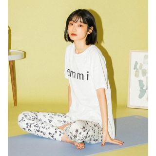 エミアトリエ(emmi atelier)の【emmi yoga】emmi オリジナルフラワーPT レギンス ホワイト0(レギンス/スパッツ)