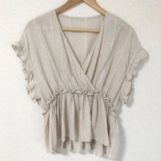 ザラ(ZARA)の袖フリルが可愛い(๑˃̵ᴗ˂̵)✨‼️アースカラー❤️着痩せブラウス(シャツ/ブラウス(半袖/袖なし))