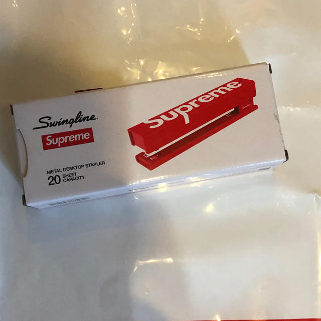 Supreme(シュプリーム)のSupreme Swingline Stapler シュプリーム ホッチキス ハンドメイドの文具/ステーショナリー(その他)の商品写真