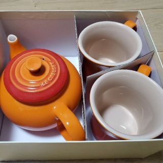 ルクルーゼ(LE CREUSET)の未使用⭐ル・クルーゼ⭐マグカップ⭐ティーポット⭐セット⭐オレンジ(グラス/カップ)