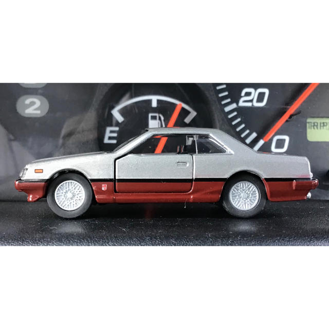 日産(ニッサン)のトミカリミテッド 日産 スカイライン 2000 RS ターボ シルバー R30 エンタメ/ホビーのおもちゃ/ぬいぐるみ(ミニカー)の商品写真