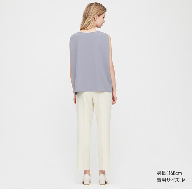 UNIQLO(ユニクロ)のユニクロ　クレープジャージーT ノースリーブ　M 完売色ブルー レディースのトップス(Tシャツ(半袖/袖なし))の商品写真