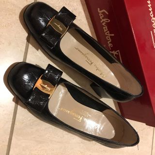 フェラガモ(Ferragamo)のフェラガモ　クロコ　黒　4㎝ヒール　6 C パンプス　(ハイヒール/パンプス)