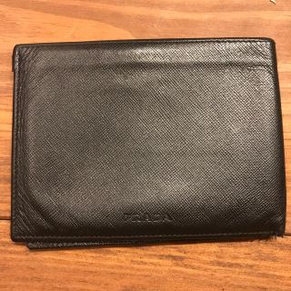 プラダ(PRADA)の最終値下げ！PRADA(プラダ) 二つ折財布　カード15枚入ります。メンズ用。(折り財布)