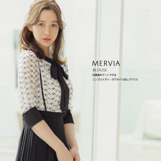 トッコ(tocco)の好感度をゲットできるエンブロイダリーボウタイりぼんブラウス【mervia　(Tシャツ(長袖/七分))