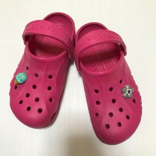 クロックス(crocs)のクロックス　キッズサンダル　19㎝　ピンク　ジビッツつき(サンダル)