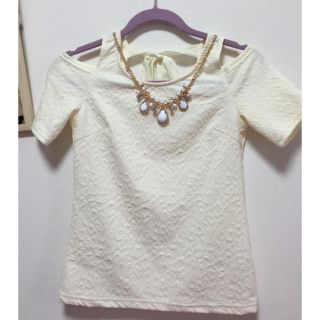 セシルマクビー(CECIL McBEE)のネックレス付きトップス(Tシャツ(半袖/袖なし))