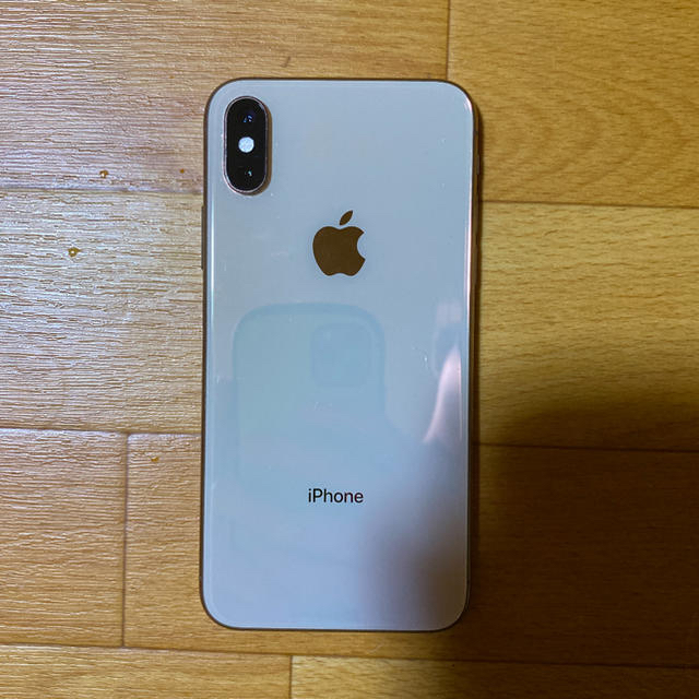 Apple(アップル)のiPhone Xs Gold 256 GB au ⭐️早いもの勝ち⭐️ スマホ/家電/カメラのスマートフォン/携帯電話(スマートフォン本体)の商品写真