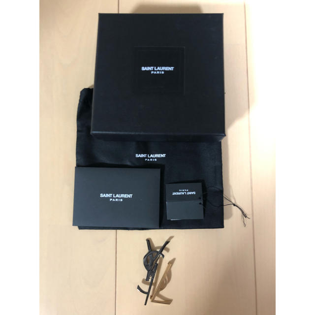 Saint Laurent(サンローラン)のsaint laurent paris ブローチ 新品未使用 正規品 レディースのアクセサリー(ブローチ/コサージュ)の商品写真