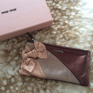 ミュウミュウ(miumiu)のmiumiu♡リボン付きミニポーチ(ポーチ)