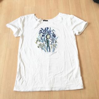 エモダ(EMODA)のEMODA 刺繍Tシャツ トップス(Tシャツ(半袖/袖なし))