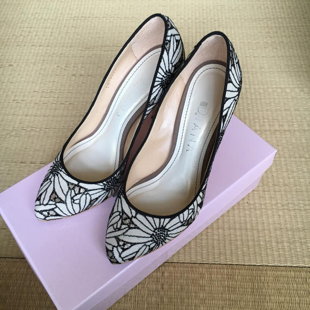 新品未使用】DIANA ダイアナ はやめ 花柄 パンプス 新品未使用】DIANA ダイアナ はやめ 花柄 パンプス