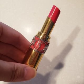 イヴサンローランボーテ(Yves Saint Laurent Beaute)のルージュヴォリュプテシャイン#49(口紅)