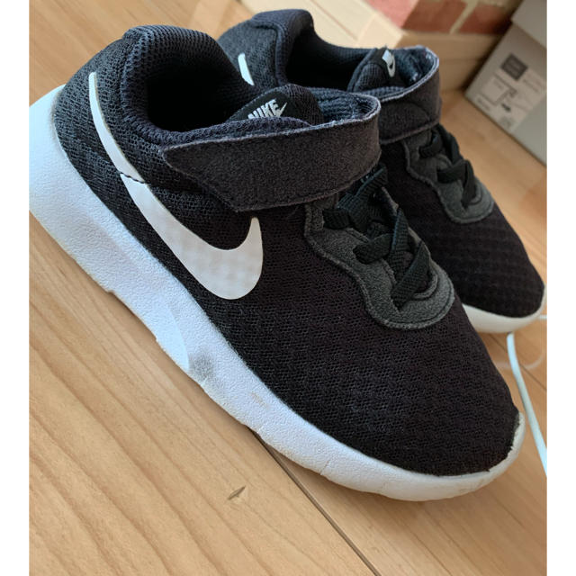 NIKE(ナイキ)のNIKEナイキ 子供 靴 18.5cm キッズ/ベビー/マタニティのキッズ靴/シューズ(15cm~)(スニーカー)の商品写真