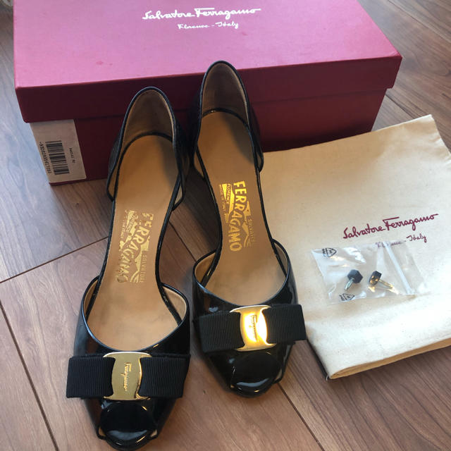 Ferragamo(フェラガモ)の美品　フェラガモ  オープントゥ　パンプス レディースの靴/シューズ(ハイヒール/パンプス)の商品写真