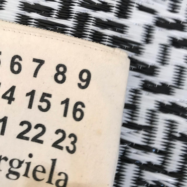 Maison Martin Margiela(マルタンマルジェラ)の最終値下げ　Maison Margiela マルジェラ　キャンバス地ポーチ レディースのファッション小物(ポーチ)の商品写真