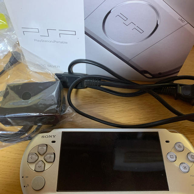 PlayStation Portable(プレイステーションポータブル)のPSP-3000 本体 エンタメ/ホビーのゲームソフト/ゲーム機本体(携帯用ゲーム機本体)の商品写真
