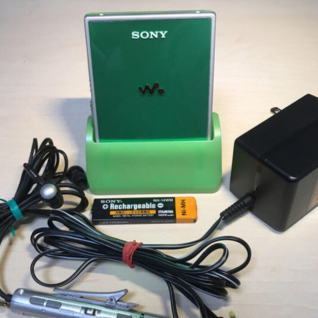 SONY(ソニー)の【美品DE完動品】SONY MD WALKMAN MZ-E620 スマホ/家電/カメラのオーディオ機器(ポータブルプレーヤー)の商品写真