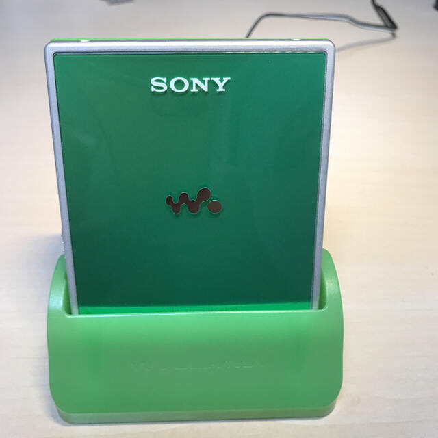 SONY(ソニー)の【美品DE完動品】SONY MD WALKMAN MZ-E620 スマホ/家電/カメラのオーディオ機器(ポータブルプレーヤー)の商品写真