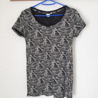 ユニクロ(UNIQLO)のUNIQLO デザインTシャツ(Tシャツ(半袖/袖なし))