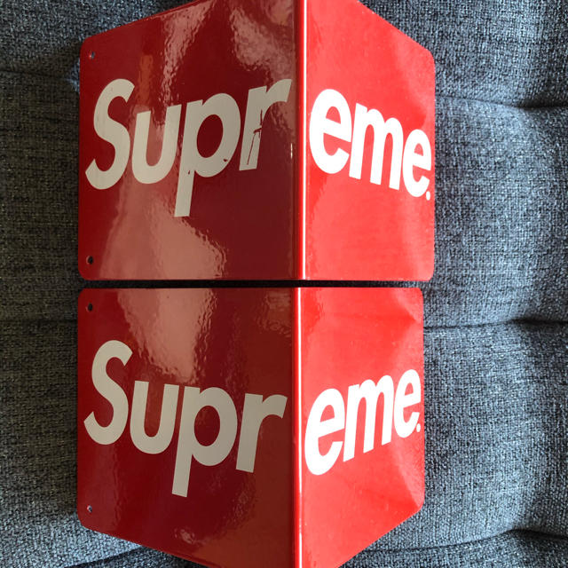 Supreme(シュプリーム)のSupreme book stand 本立　2個セット インテリア/住まい/日用品の収納家具(本収納)の商品写真