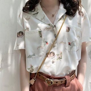 エンジェル　天使　柄シャツ　ゆめかわ　メルヘン　シャツ　Tシャツ　白シャツ(シャツ/ブラウス(半袖/袖なし))