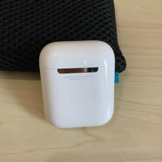 アップル(Apple)のエアーポッズ　充電ケース(バッテリー/充電器)