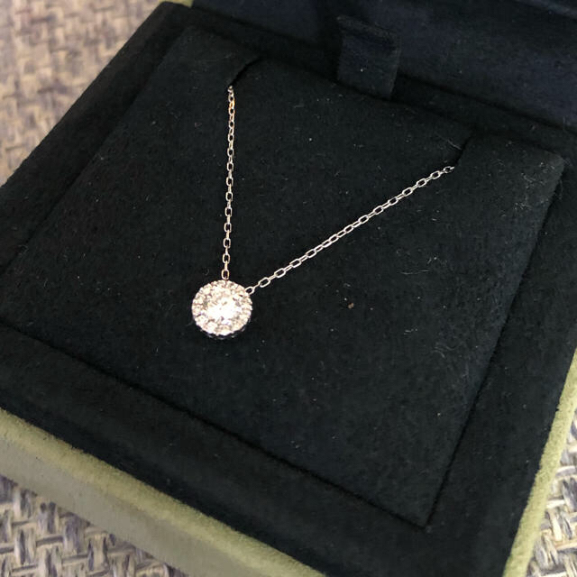 取り巻きダイヤネックレス　0.21ct