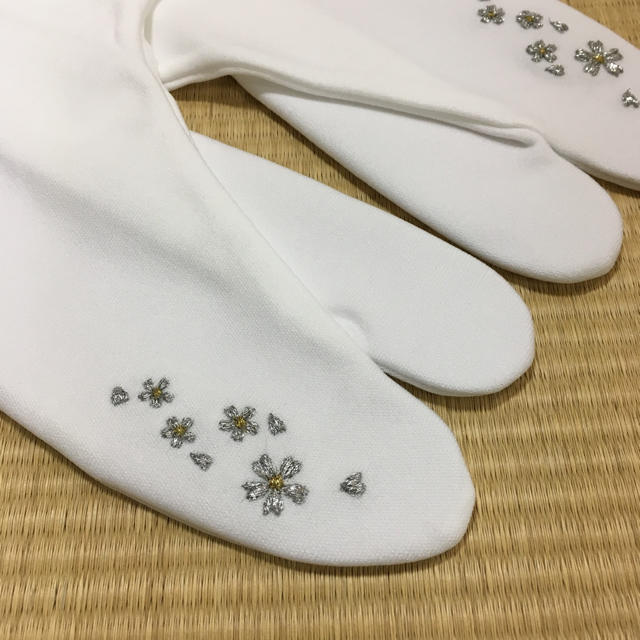 ストレッチ足袋(シルバー花刺繍) レディースの水着/浴衣(着物)の商品写真