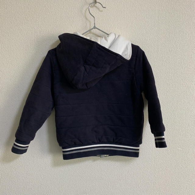 ARMANI JUNIOR(アルマーニ ジュニア)のARMANI JUNIOR ネイビーパーカー　2A 94cm キッズ/ベビー/マタニティのキッズ服男の子用(90cm~)(ジャケット/上着)の商品写真