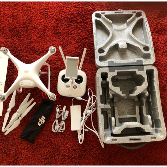 phantom(ファントム)のdji Phantom4 エンタメ/ホビーのおもちゃ/ぬいぐるみ(ホビーラジコン)の商品写真