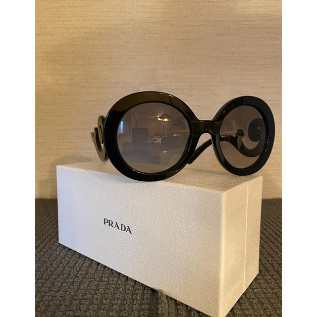 PRADA(プラダ)のPRADA プラダ　バロック　サングラス　ブラック　 SPR27N レディースのファッション小物(サングラス/メガネ)の商品写真