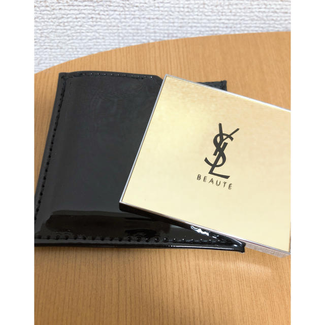 Yves Saint Laurent Beaute(イヴサンローランボーテ)の鏡　ミラー エンタメ/ホビーのコレクション(ノベルティグッズ)の商品写真