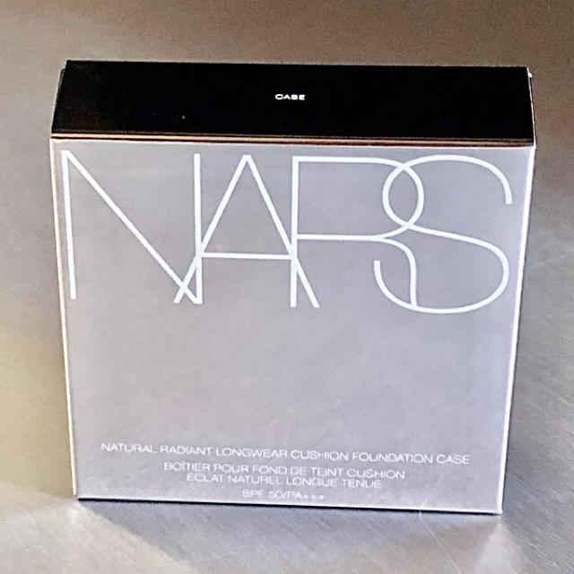 NARS(ナーズ)の新品★限定品 ナーズ クッションファンデーション ケース／シルバー NARS コスメ/美容のメイク道具/ケアグッズ(ボトル・ケース・携帯小物)の商品写真