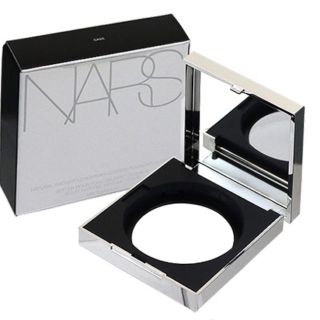 ナーズ(NARS)の新品★限定品 ナーズ クッションファンデーション ケース／シルバー NARS(ボトル・ケース・携帯小物)