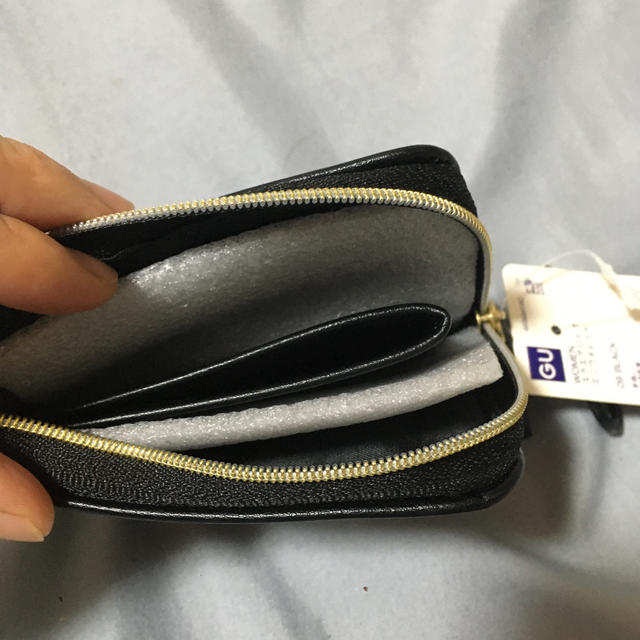 GU(ジーユー)のスクエアジップミニウォレット レディースのファッション小物(財布)の商品写真