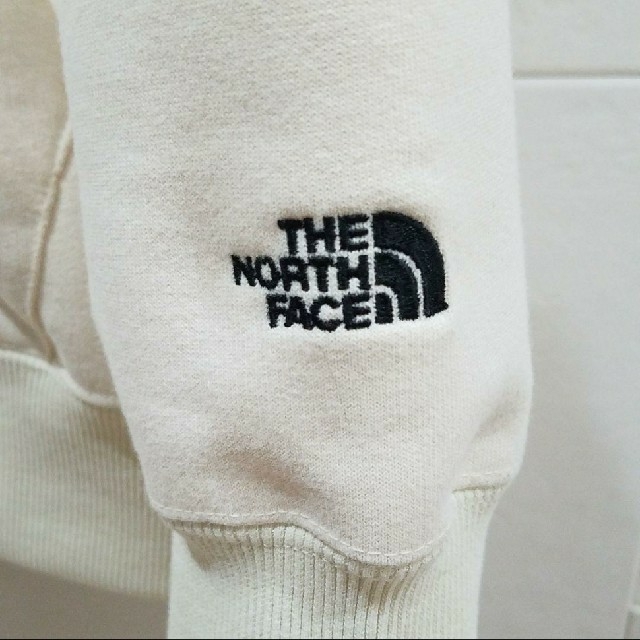 THE NORTH FACE(ザノースフェイス)のノースフェイス　パーカー　ゆったりシルエット　アイボリー メンズのトップス(パーカー)の商品写真